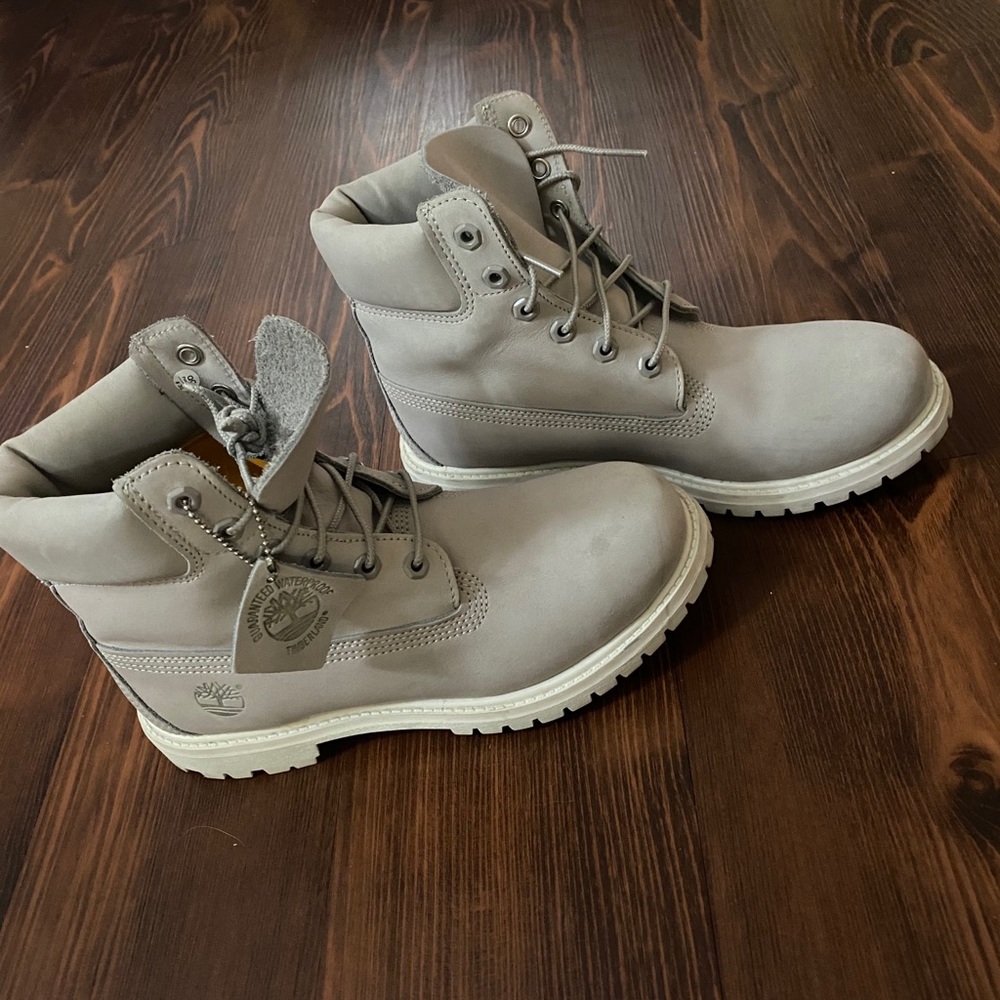 Grey Timberlands